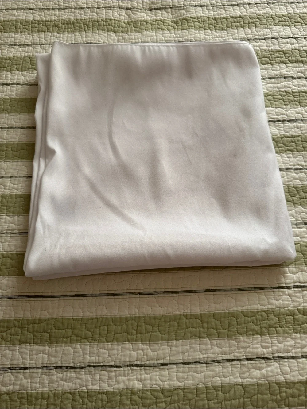 Crisp White Tablecloth — Elegant Everyday Dining Linen